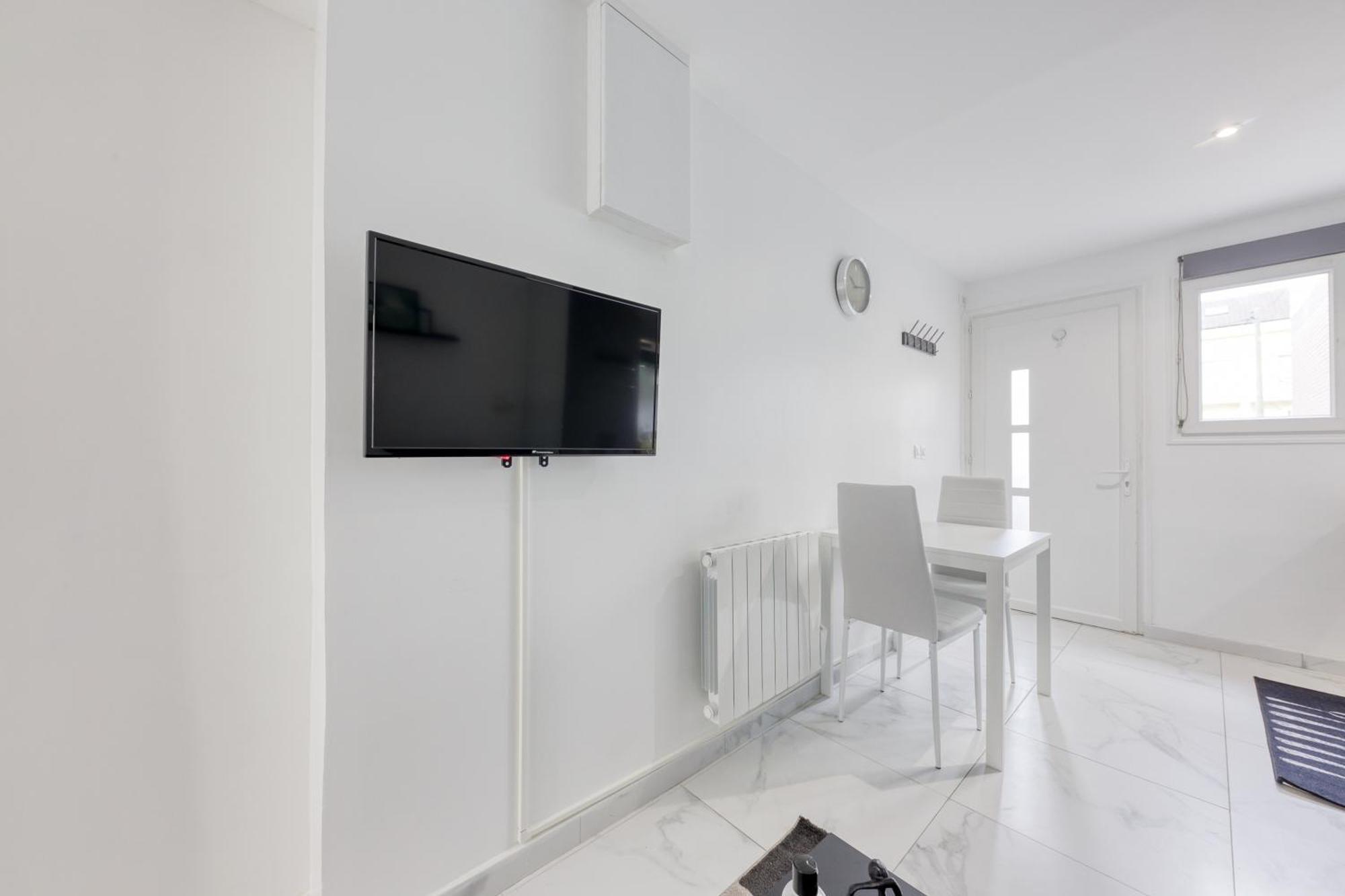 Appartement - 4 Personnes - Parking Prive - Metro 7 - Rer B La Courneuve Exterior photo